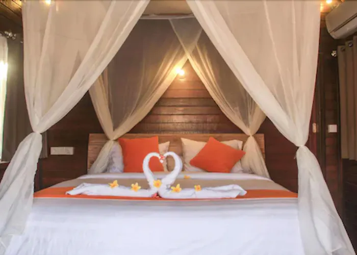Dinatah Lembongan Villas Hotel 4*